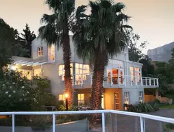 Art Gallery Guest House - Thandekayo | Western Cape (il) - West Coast DC - Drakenstein - Cape Town (ve civarı) - Cape Town - Hout Bay