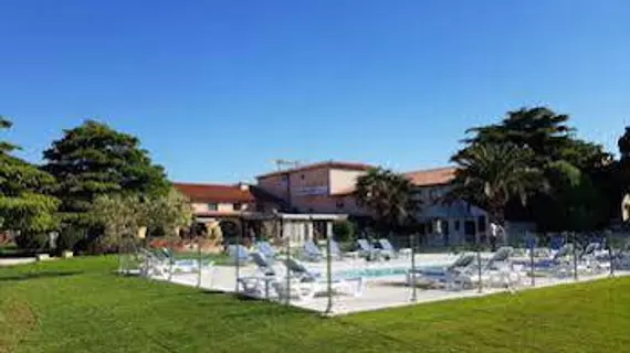 Hôtel Ariane | Provence - Alpes - Cote d'Azur - Bouches-du-Rhone (bölge) - Arles (ve civarı) - Fos-sur-Mer