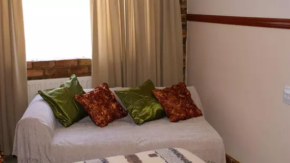 Emerald Guesthouse | Gauteng - City of Tshwane - Johannesburg (ve civarı) - Kempton Park