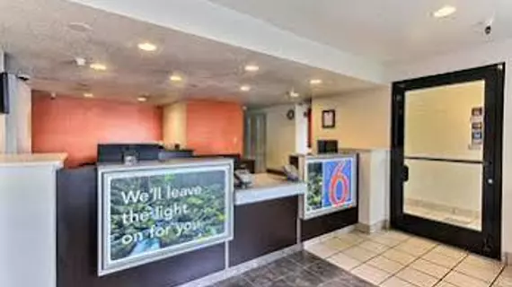 Motel 6 Watsonville - Monterey Area | Kaliforniya - Monterey (ve civarı) - Watsonville