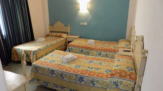 Hostal Villa Maruja | Balearic Adaları - Mayorka Adası - Palma de Mallorca - El Arenal