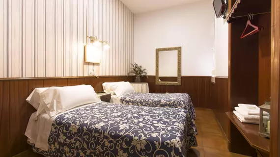 Hostal La Vera | Madrid Özerk Topluluğu - Madrid (ve civarı) - Centro - Embajadores