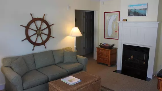 Captain's Cottage Suites | Michigan - Muskegon (ve civarı) - Grand Haven