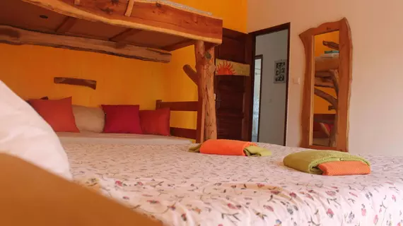 Tribo da Praia - Almagreira Surf Hostel | Centro - Leiria Bölgesi - Peniche