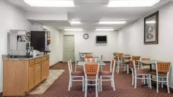 Days Inn & Suites Springfield on Interstate 44 | Missouri - Springfield (ve civarı) - Springfield