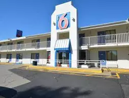 Motel 6 Springfield - Chicopee | Massachusetts - Springfield (ve civarı) - Chicopee