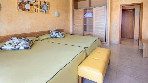 Hotel Servigroup La Zenia | Valencia Bölgesi - Alicante (vilayet) - Vega Baja del Segura - Orihuela - Orihuela Costa Plajı