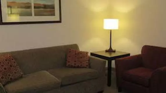 Country Inn & Suites by Radisson Calgary Airport AB | Alberta - Calgary (ve civarı) - Calgary