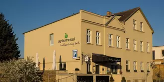 Apfelhotel mit Streusel