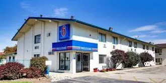 Motel 6 Normal - Bloomington Area