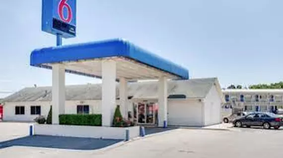 Motel 6 Fayetteville | Arkansas - Bentonville - Fayetteville (ve civarı) - Fayetteville