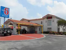 Motel 6 Dallas Plano Southeast | Teksas - Dallas (ve civarı) - Plano