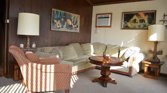 Lake Mocatek Inn | Pensilvanya - Paupack Township - Lakeville