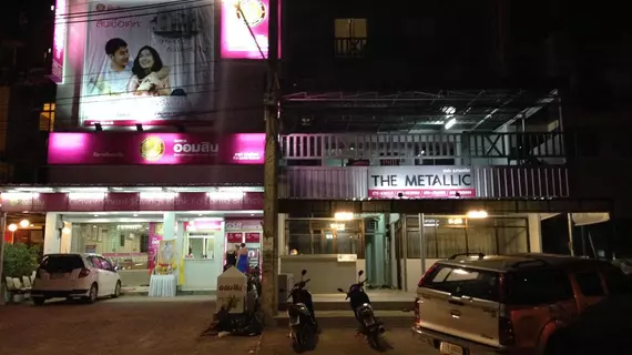 The Metallic Hostel | Krabi İli - Ko Lanta