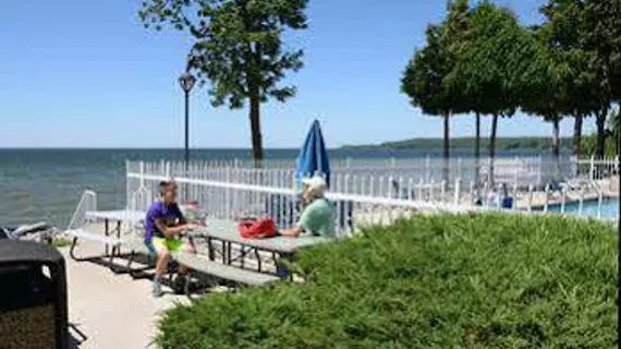 Westwood Shores Waterfront Resort | Wisconsin - Door County - Sturgeon Bay