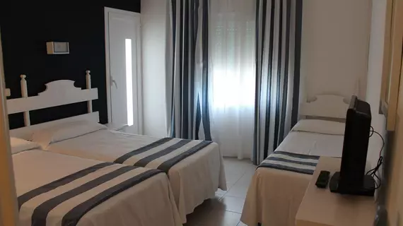 Hotel Els Pins | Katalonya - Girona İli - Baix Empordà - Castell-Platja d'Aro - Platja d'Aro