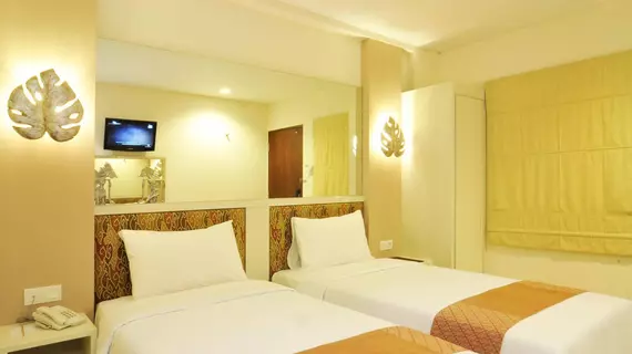 Hotel Pyrenees | Yogyakarta Özel Bölgesi - Yogyakarta (ve civarı) - Yogyakarta - Gedongtengen