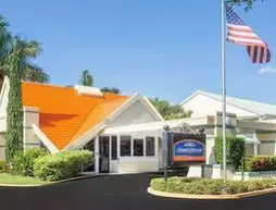 Howard Johnson Inn Vero Beach | Florida - Vero Beach (ve civarı) - Vero Beach