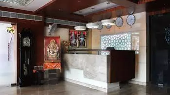 OYO Premium Near Fortis Faridabad | Batı Delhi - Ulusal Eyalet Başkenti Delhi - Delhi (ve civarı) - Faridabad