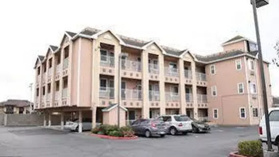 Howard Johnson Inn Salinas | Kaliforniya - Monterey (ve civarı) - Salinas