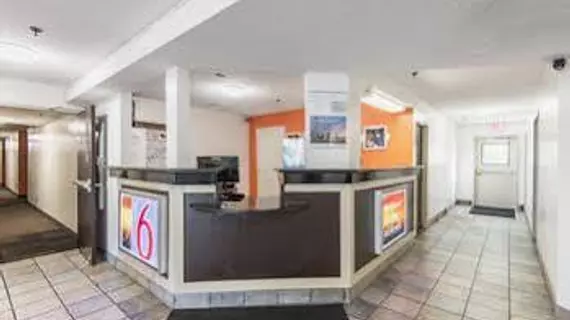 Motel 6 Lawrence KS | Kansas - Topeka (ve civarı) - Lawrence