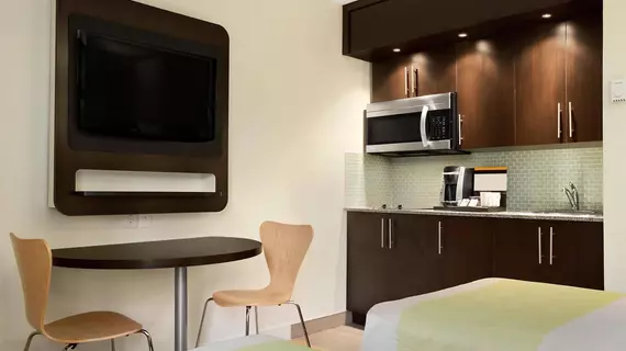 Studio 6 - Toronto | Ontario - Toronto (ve civarı) - Toronto - Alexandra Parkı