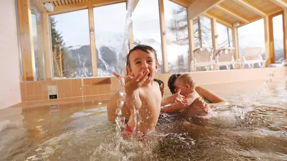 Apart- und Kinderhotel Muchetta | Maloja District - Graubuenden - Wiesen