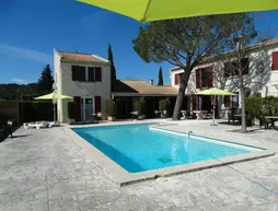 Hôtel Le Mas Des Amandiers | Provence - Alpes - Cote d'Azur - Bouches-du-Rhone (bölge) - St.-Remy-de-Provence (ve civarı) - Graveson