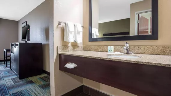 Quality Inn and Suites Arnold St Louis | Missouri - St. Louis (ve civarı) - Arnold