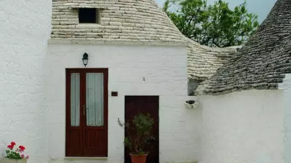 Trulli Resort Monte Pasubio | Puglia - Bari (il) - Alberobello - Alberobello’nun Trulli Evleri