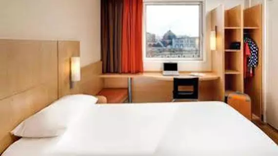 ibis Vichy | Auvergne-Rhone-Alpes - Allier - Vichy