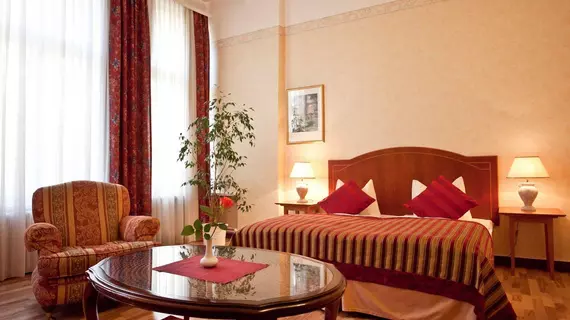 Kult Auberge | Berlin (ve civarı) - Tempelhof-Schoeneberg - Diplomatic Quarter - Batı Berlin Merkezi