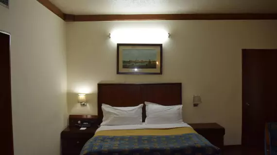 Hotel Samrat | Batı Delhi - Ulusal Eyalet Başkenti Delhi - Delhi (ve civarı) - Yeni Delhi - Chanakyapuri