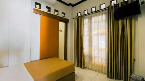 Santo Guest House | Doğu Cava - Surabaya