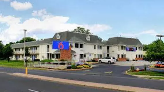 Motel 6 Hartford - Enfield | Massachusetts - Springfield (ve civarı) - Enfield