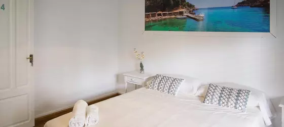 NWT Hostel Ibiza | Balearic Adaları - İbiza Adası - Sant Antoni de Portmany