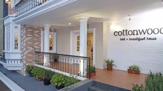 Cottonwood Bed & Breakfast House | West Java - Bandung (ve civarı) - Bandung