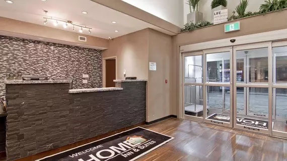 Home Inn and Suites Regina Airport | Saskatchewan - Regina