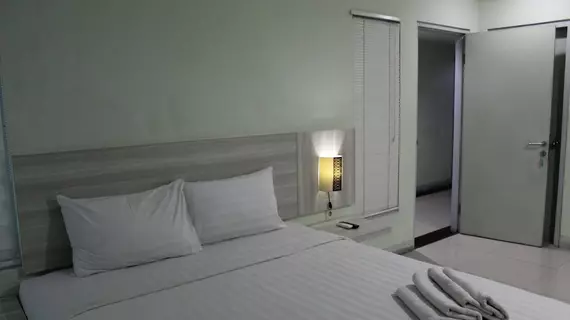 Sky Hotel Jogja | Yogyakarta Özel Bölgesi - Yogyakarta (ve civarı) - Yogyakarta - Kraton - Merkez Yogyakarta