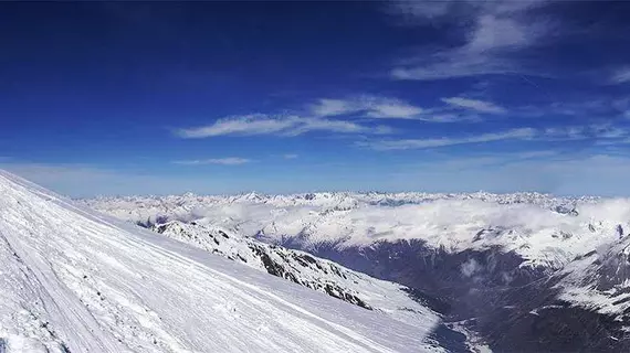 Hotel Alpenjuwel | Trentino-Alto Adige - Güney Tirol (il) - Curon Venosta