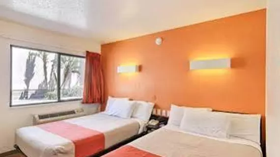 Motel 6 Santa Barbara-State | Kaliforniya - Santa Barbara (ve civarı) - Santa Barbara