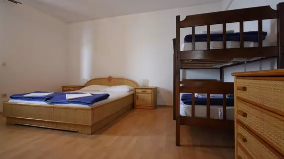 Hotel Timun | Split-Dalmaçya - Jelsa - Pokrivenik