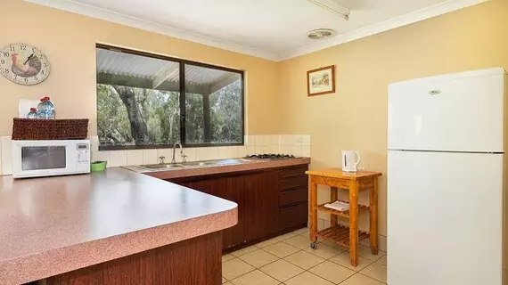 Dunsborough Rail Carriages & Farm Cottages | Batı Avustralya - Quindalup