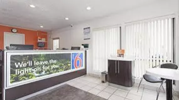 Motel 6 Sacramento - Rancho Cordova East | Kaliforniya - Sacramento (ve civarı) - Rancho Cordova