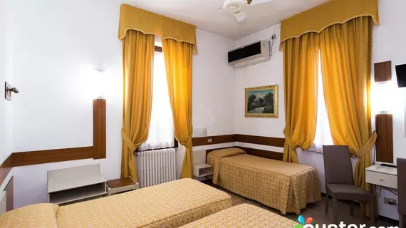 Piccolo Hotel | Lombardy - Milano (ve civarı) - Milano