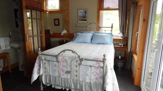 Blue Tin Roof B & B | Nova Scotia - Livingstone Cove