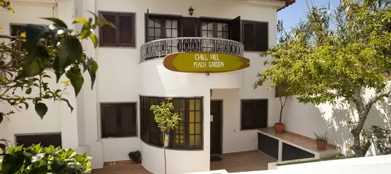 Ericeira Chill Hill Hostel & Private Rooms - Peach Garden | Lizbon Bölgesi - Mafra - Ericeira