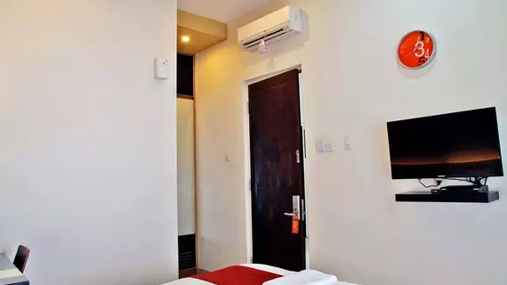 RedDoorz near Plaza Marina | Doğu Cava - Surabaya