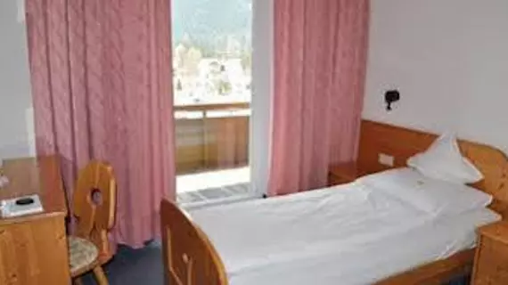 Hotel Dolomiten | Trentino-Alto Adige - Güney Tirol (il) - Dobbiaco