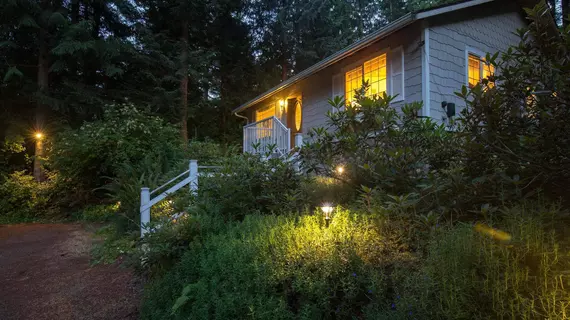 A Hidden Haven and Water Garden Cottages | Washington - Port Angeles